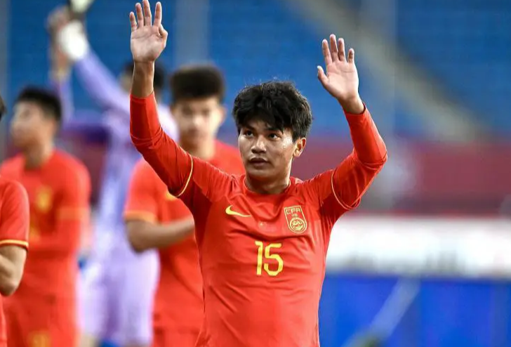 kaiyun sports-一针见血？名宿为国足19岁神童喊冤：他能拿球组织，被教练用废了
