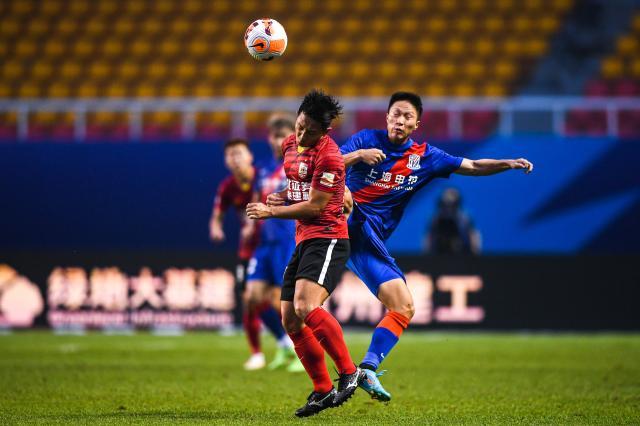 开云在线-申花28岁后卫迎个人首场中超 出场2分钟飞踹染红