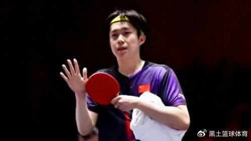 王楚钦:从背伤阴霾到世界第一,他用球拍撕开国乒新传奇|新加坡|大满贯|男单决赛|张本智和|男队_新浪体育_新浪新闻