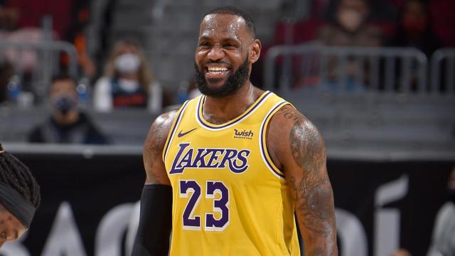 开云娱乐-36岁詹姆斯MVP赔率高居前列 最大竞争对手是他?